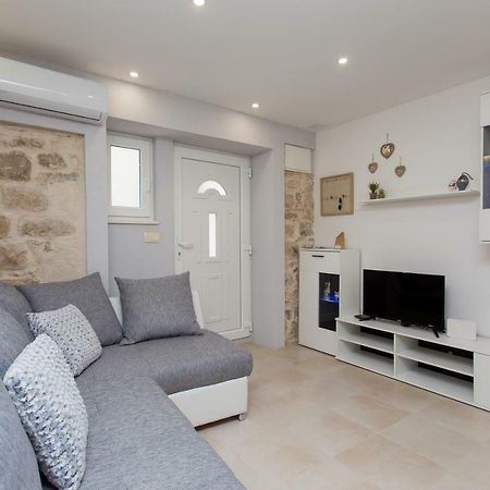Studio Apartman "Brce" Kaštela Exteriör bild