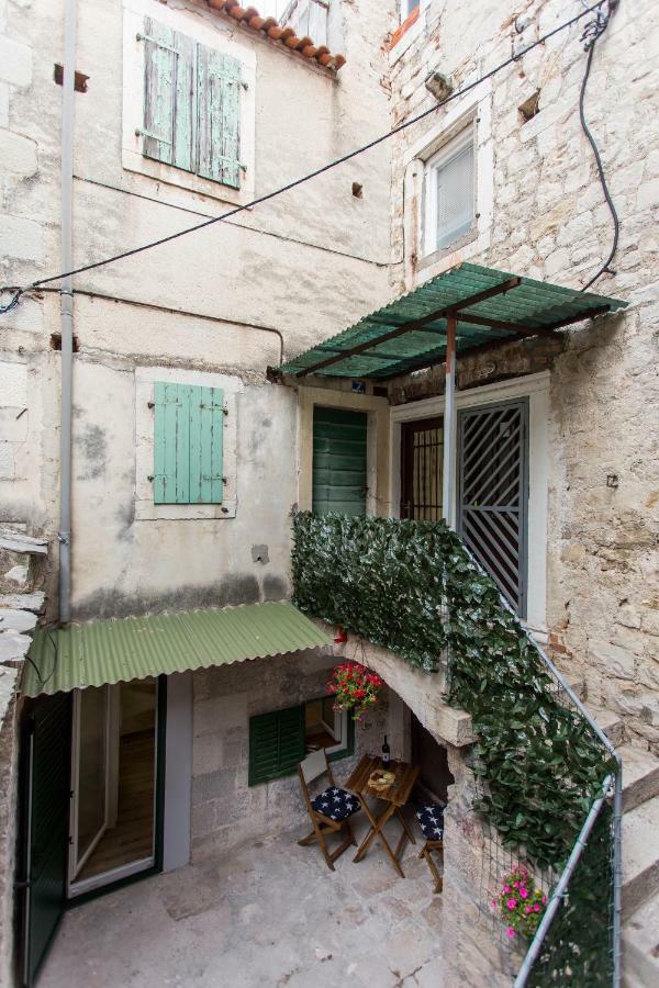 Studio Apartman "Brce" Kaštela Exteriör bild