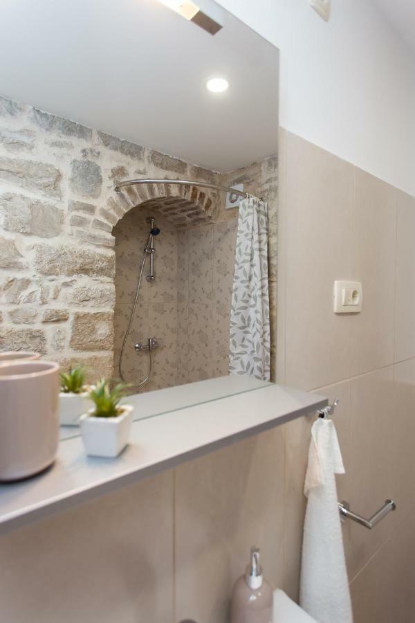Studio Apartman "Brce" Kaštela Exteriör bild
