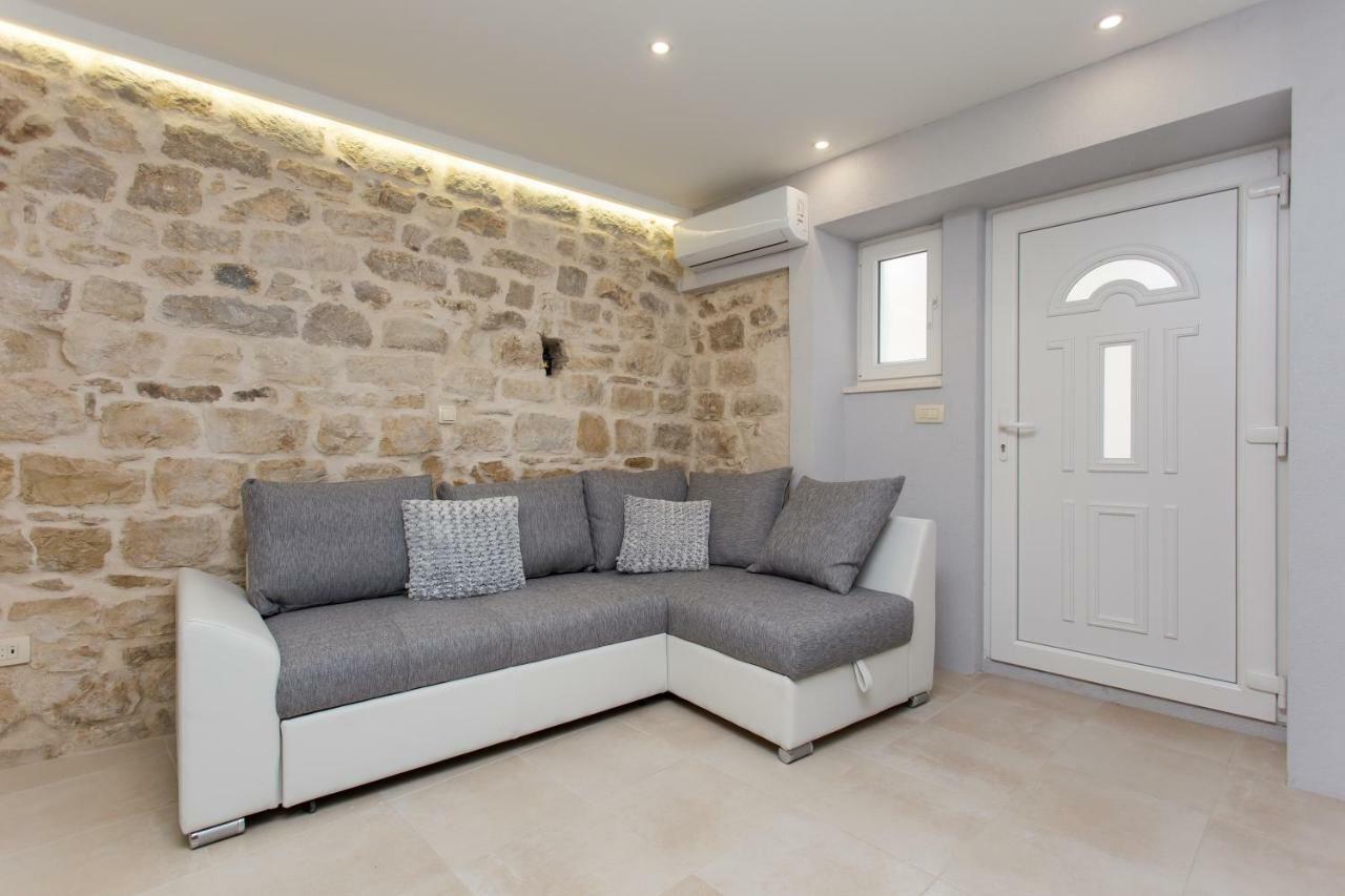 Studio Apartman "Brce" Kaštela Exteriör bild