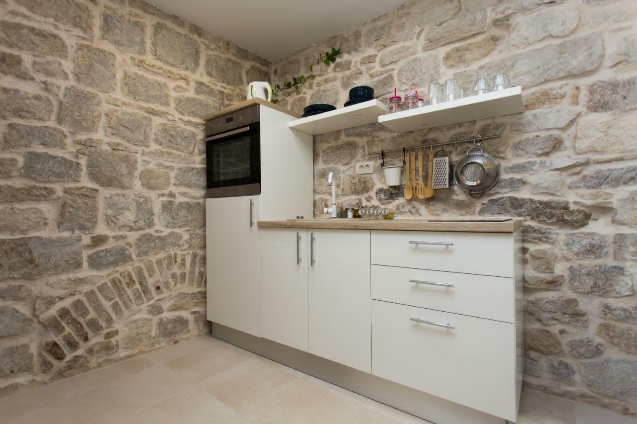 Studio Apartman "Brce" Kaštela Exteriör bild