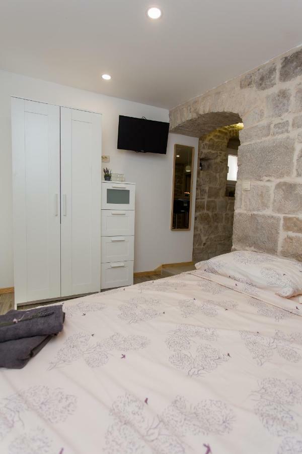 Studio Apartman "Brce" Kaštela Exteriör bild