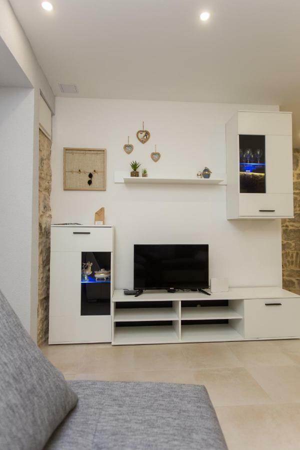 Studio Apartman "Brce" Kaštela Exteriör bild