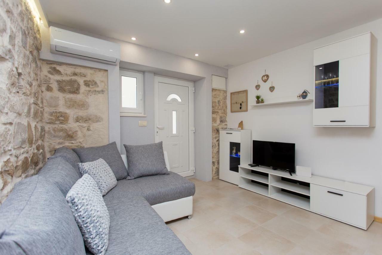 Studio Apartman "Brce" Kaštela Exteriör bild
