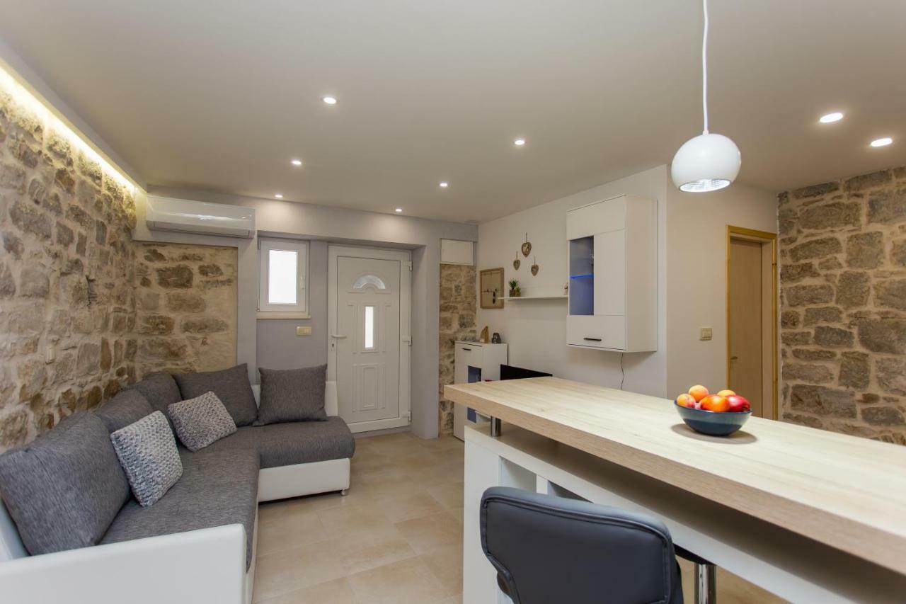 Studio Apartman "Brce" Kaštela Exteriör bild