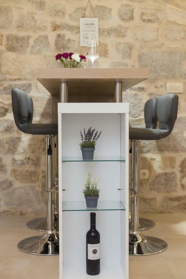 Studio Apartman "Brce" Kaštela Exteriör bild