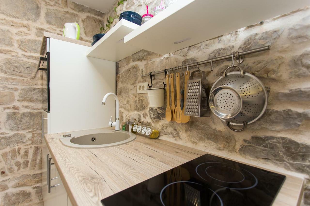 Studio Apartman "Brce" Kaštela Exteriör bild