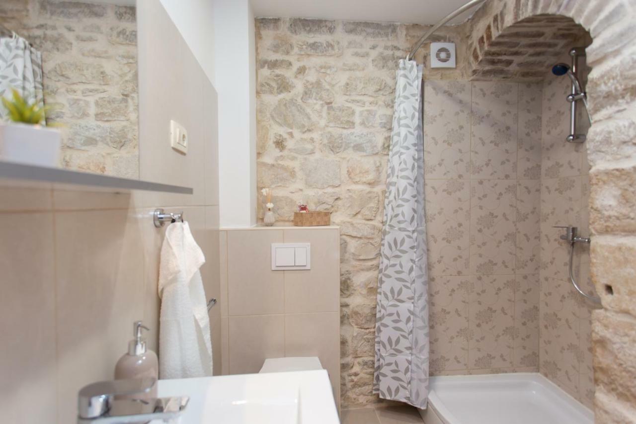 Studio Apartman "Brce" Kaštela Exteriör bild